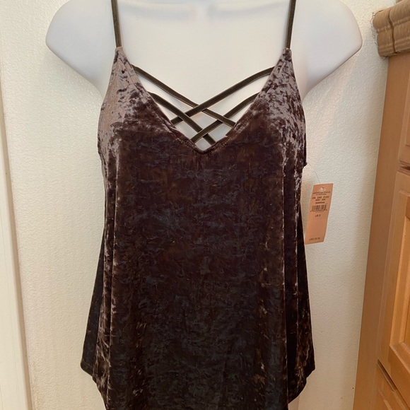 American Eagle Outfitters Tops - AEO NWT MOSS GREEN VELVET CAMI SZ S